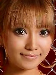 Hina Ootsuka poses in sexy lingerie