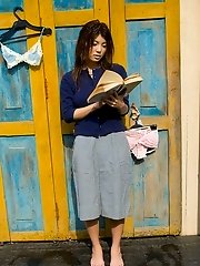 Azumi Harusaki Asian teen has a nice sexy ass