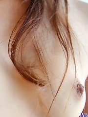 Yuuna happily shows off her naked body