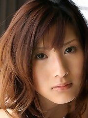 Asian babe is stripping off to take a bath