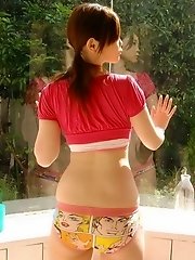 Japanese cutie is sexy in her lingerie