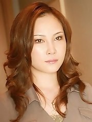 Slut in thigh highs spreads for a vibrator