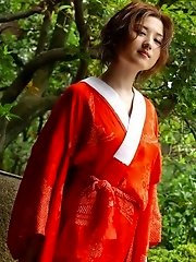 Asian slut has a cute tight ass in her kimono