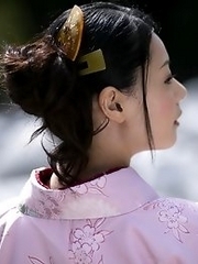 Sexy and beauty Japanese av idol Nana Aida shows her off body undressing a kimono