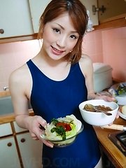 Cumtastic lunch is prepared by Yuu Mahiru and her explosive guy
