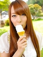 Sweet and luxurious Japanese av idol Jessical Kizaki shows her lovely body