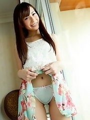 Beautiful and luxurious Japanese av idol Mako Kadokura shows her amazing body and pretty face