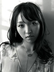 Japanese girl Neohas one of her best photo sessions out of house