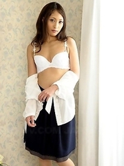 Aoi Miyama shows her beautiful body